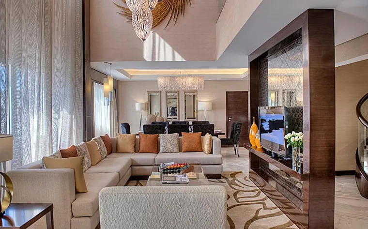Crowne Plaza Dubai (9)